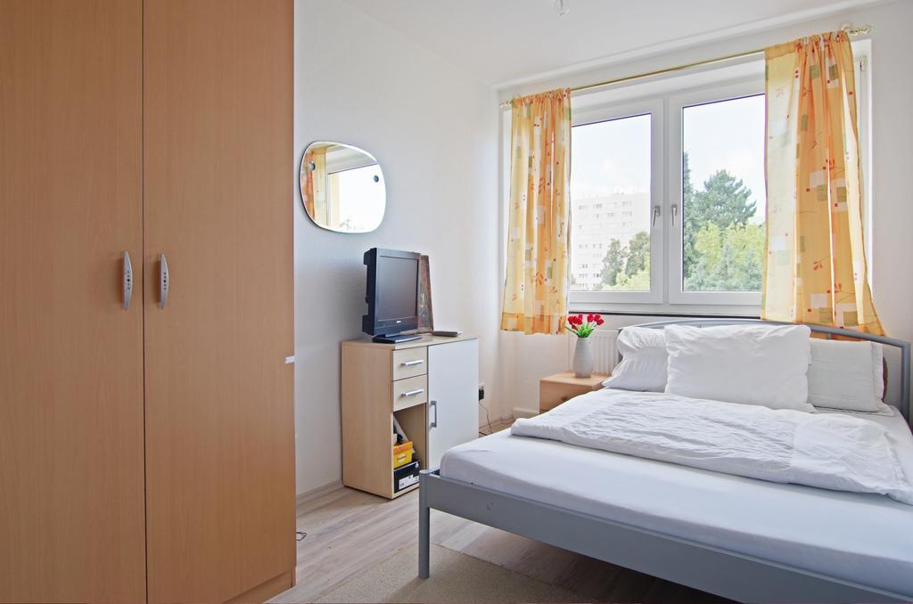 Private Rooms Near Exhibition Center Hannover Ngoại thất bức ảnh