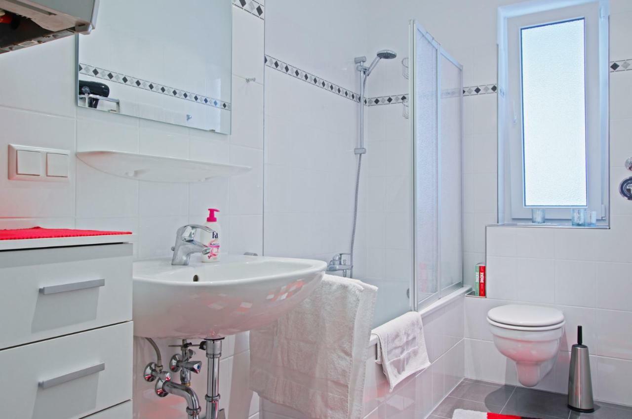 Private Rooms Near Exhibition Center Hannover Ngoại thất bức ảnh